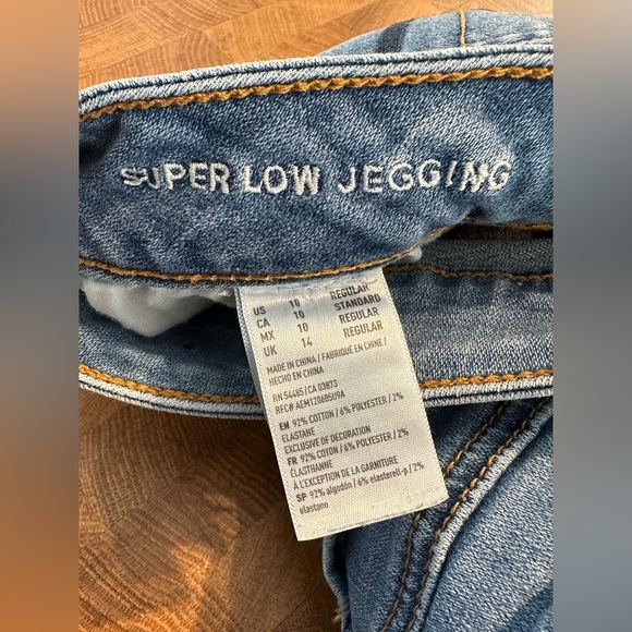 American Eagle Distressed Jegging - Picture 4 of 4